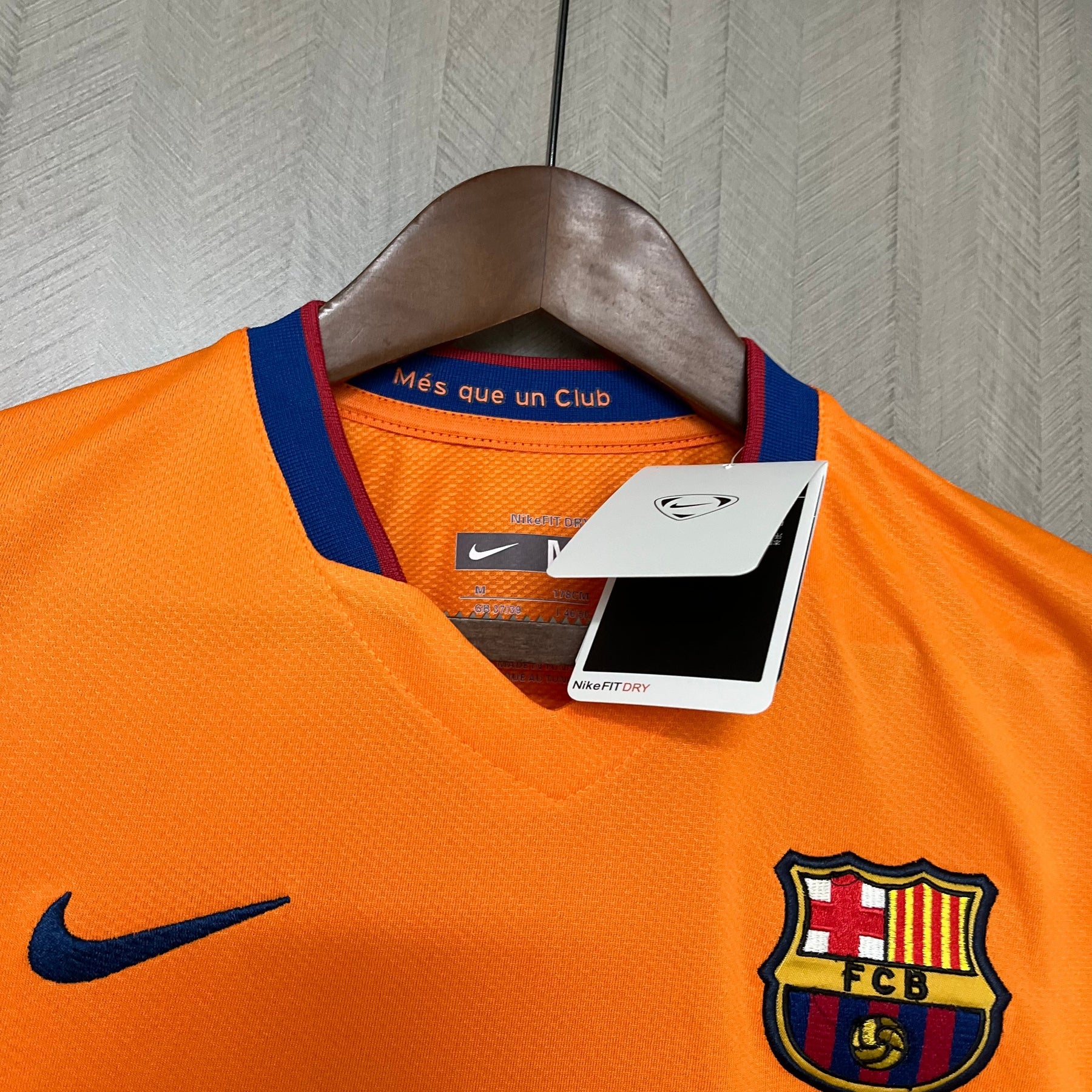 CAMISA RETRÔ BARCELONA AWAY 06/07