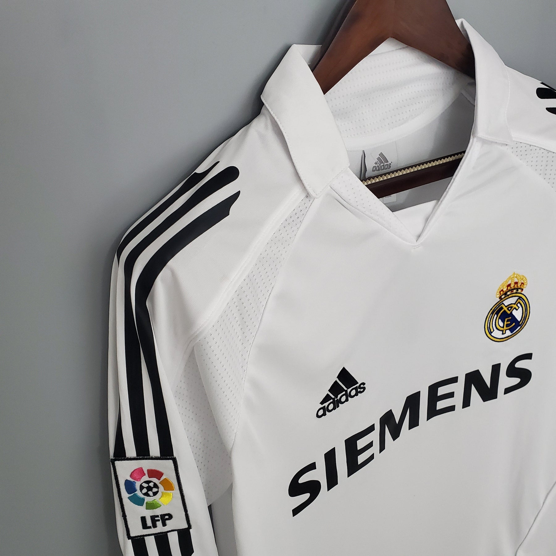 CAMISA REAL MADRID MANGA LONGA RETRÔ HOME 05/06