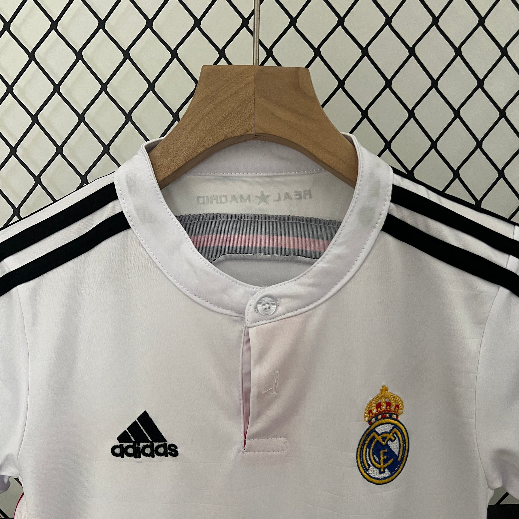 KIT INFANTIL RETRÔ REAL MADRID HOME 14/15