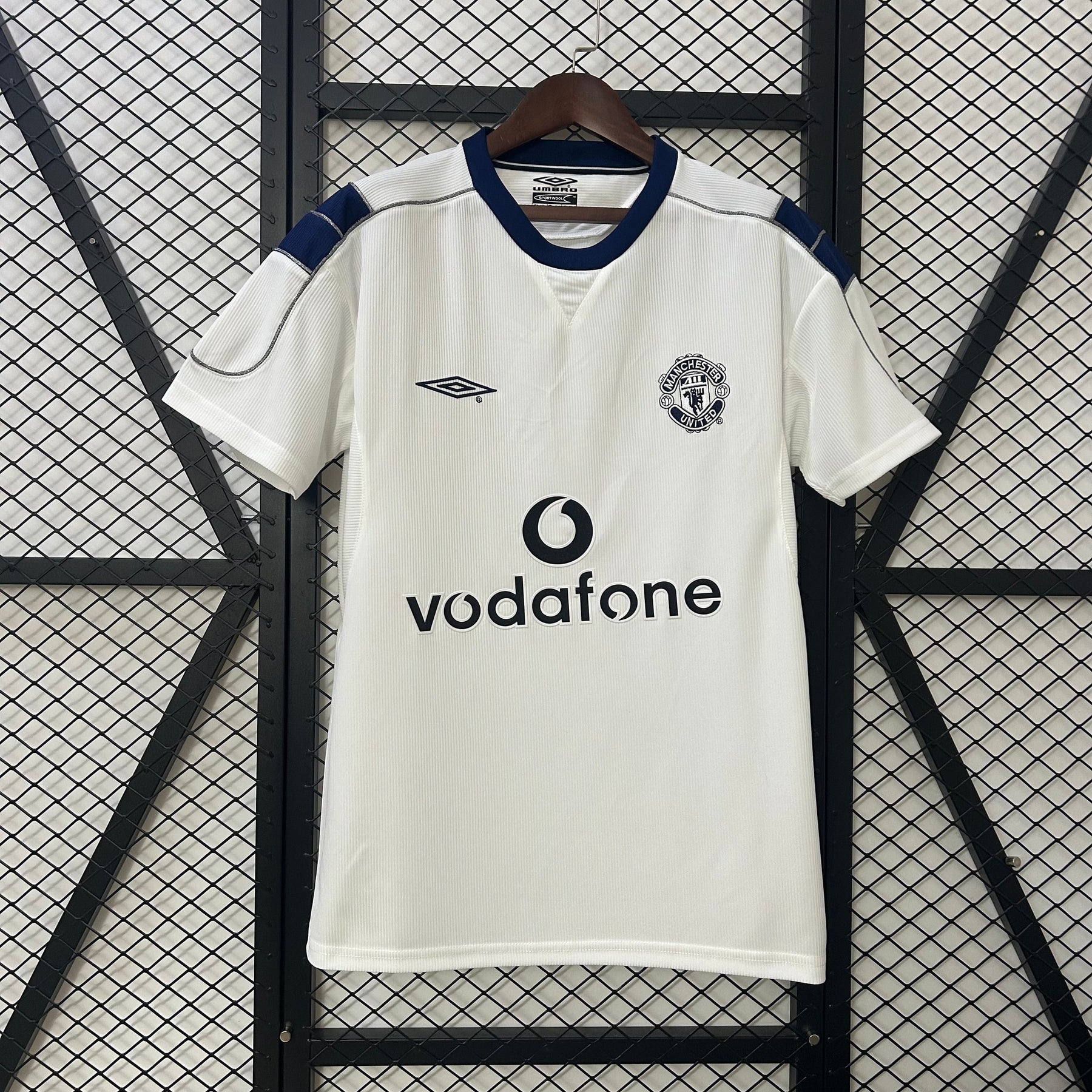 CAMISA RETRÔ MANCHESTER UNITED AWAY 00/01
