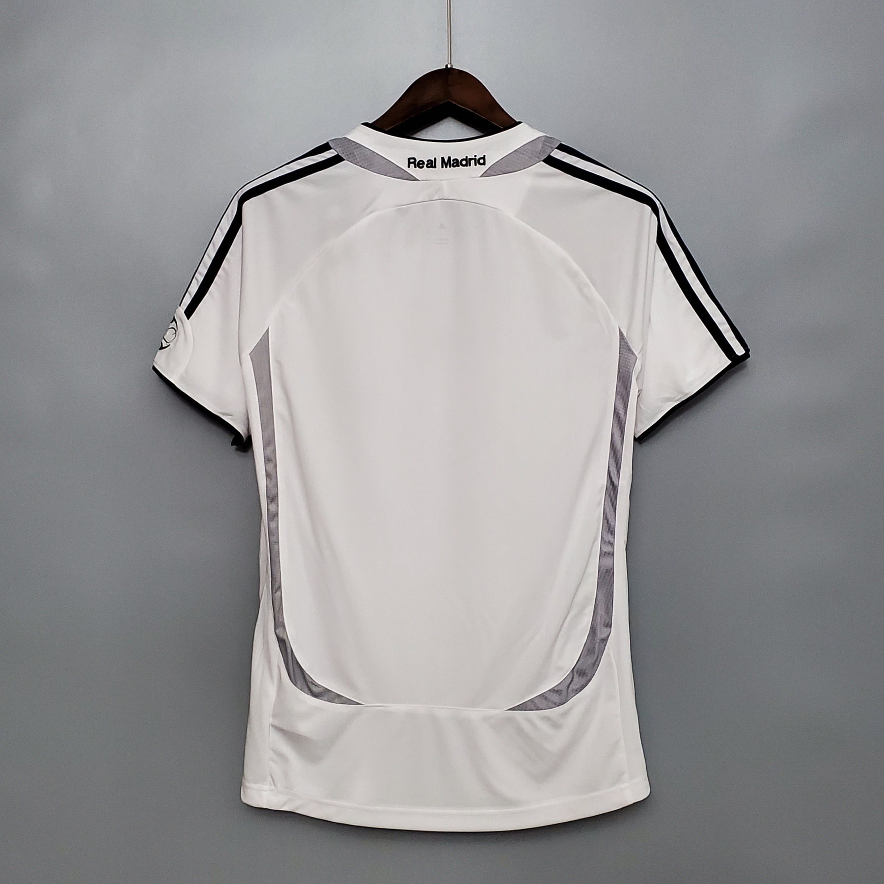 CAMISA RETRÔ REAL MADRID HOME 06/07