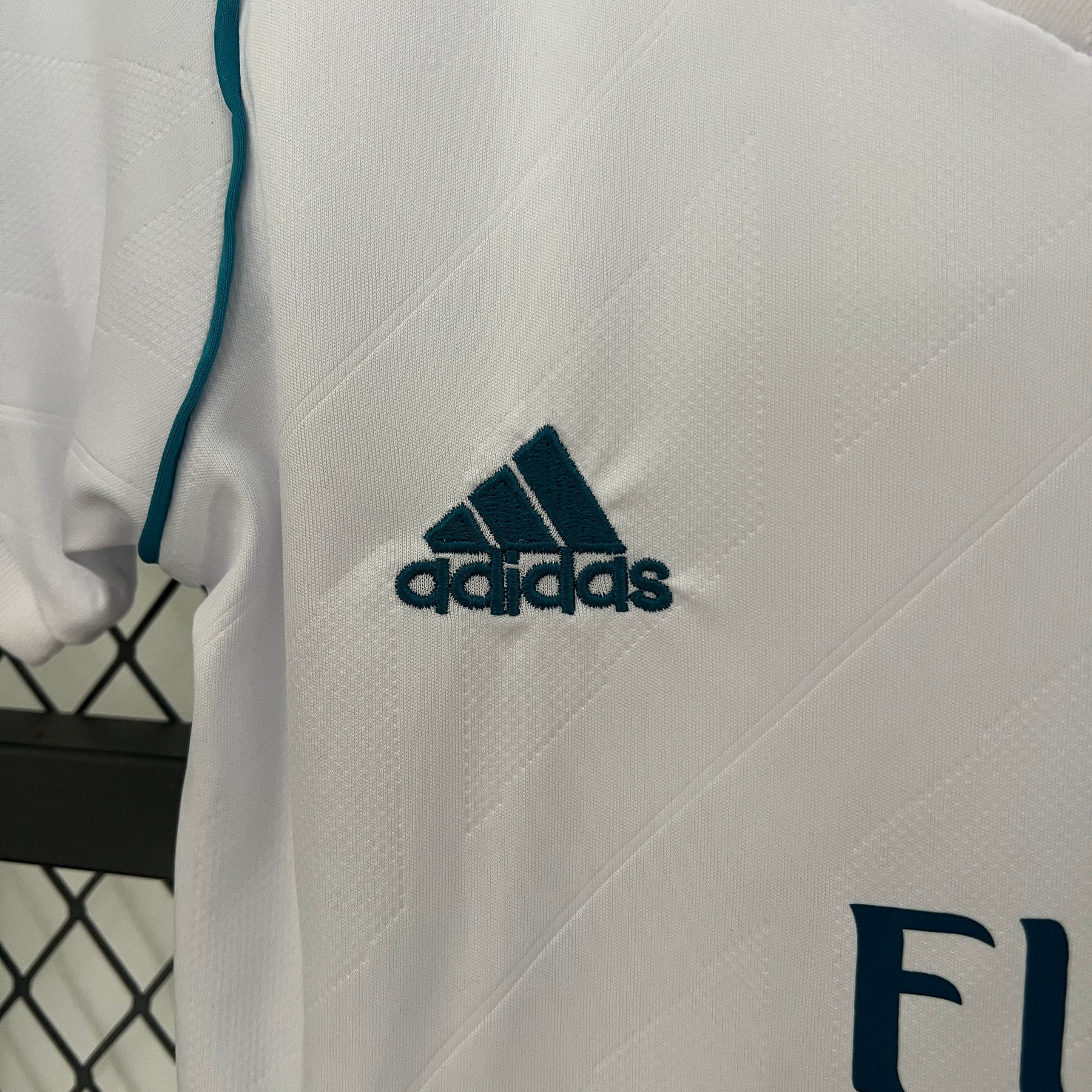 KIT INFANTIL RETRÔ REAL MADRID HOME 17/18