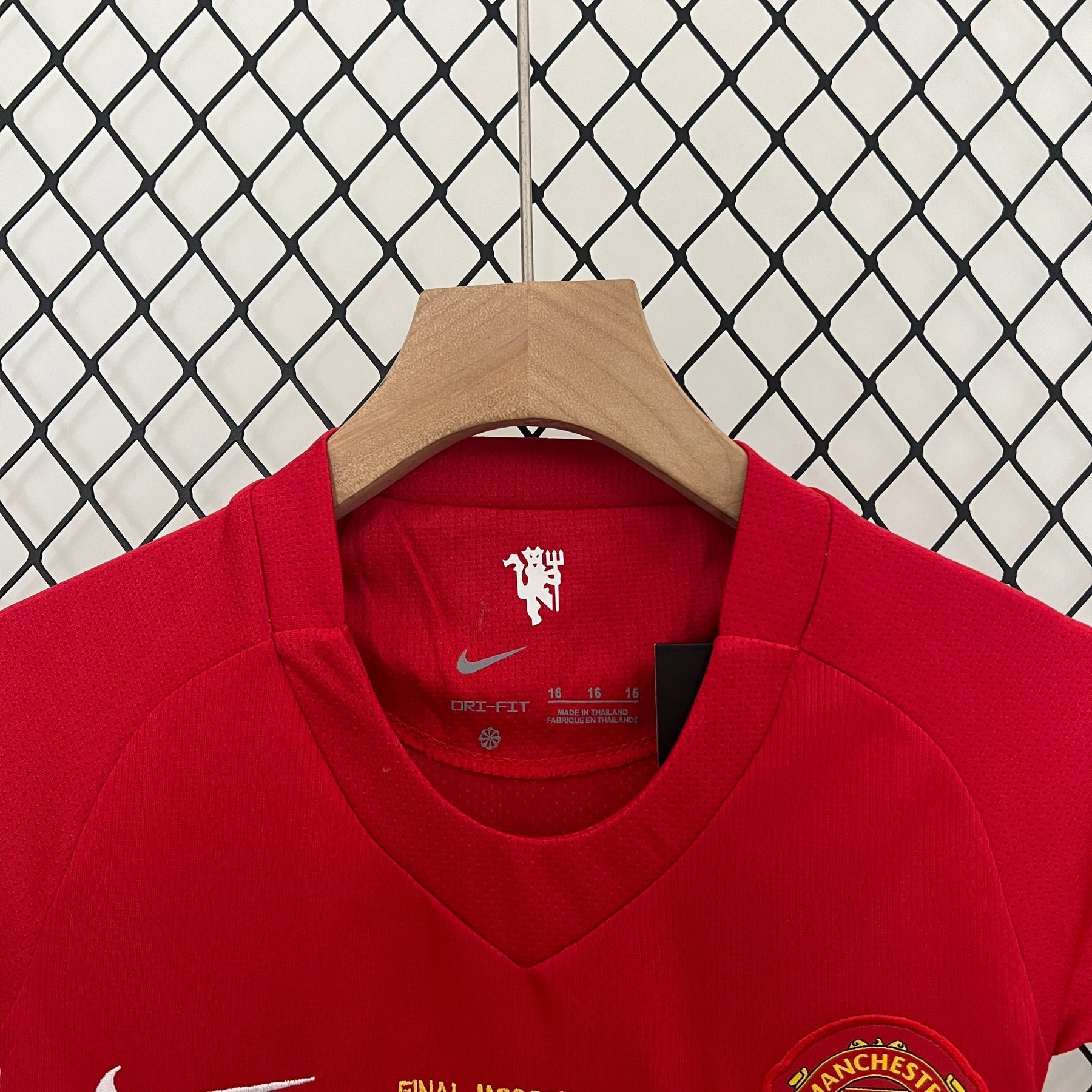 KIT INFANTIL RETRÔ MANCHESTER UNITED HOME 08/09