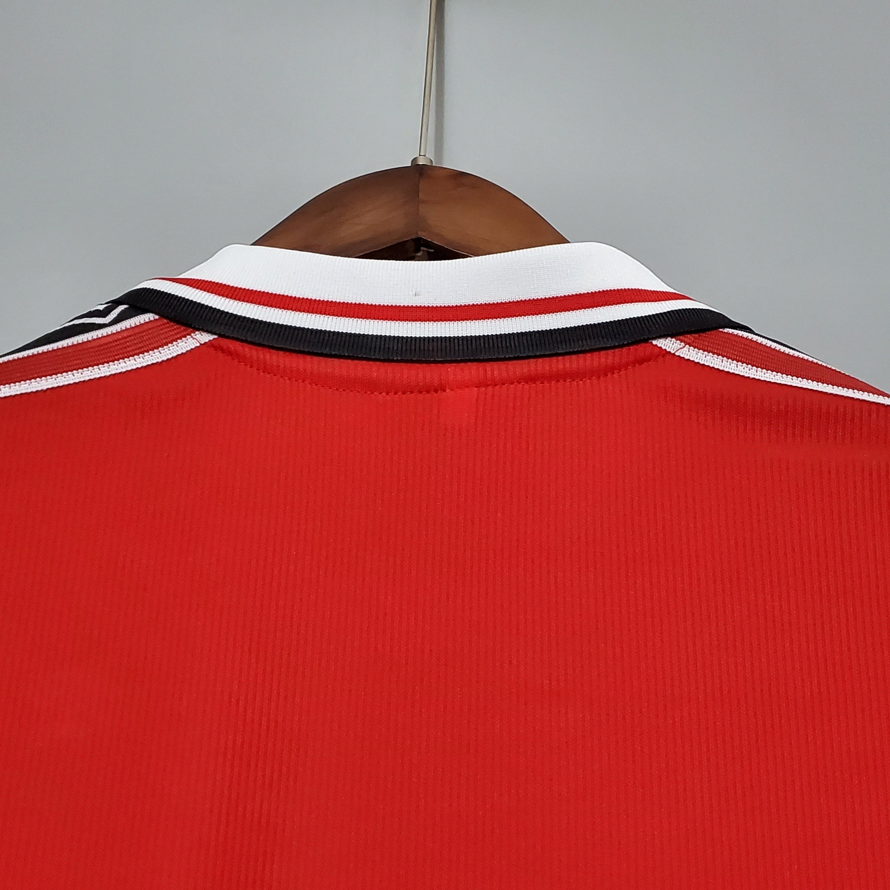 CAMISA RETRÔ MANCHESTER UNITED HOME MANGA LONGA 98/99