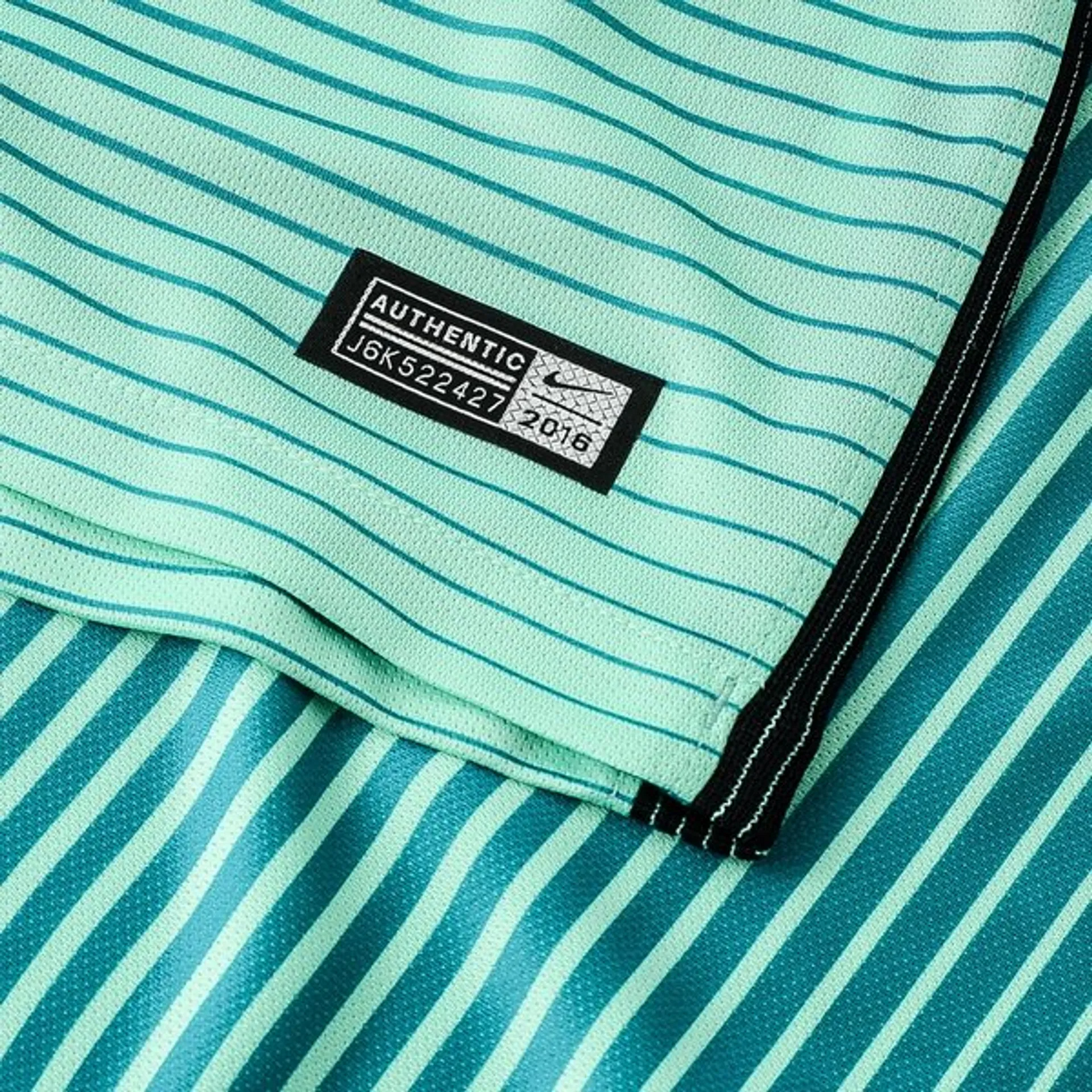 CAMISA RETRÔ BARCELONA THIRD 2016/17 GRENÁ MASCULINA + CHAVEIRO ESPECIAL DE BRINDE