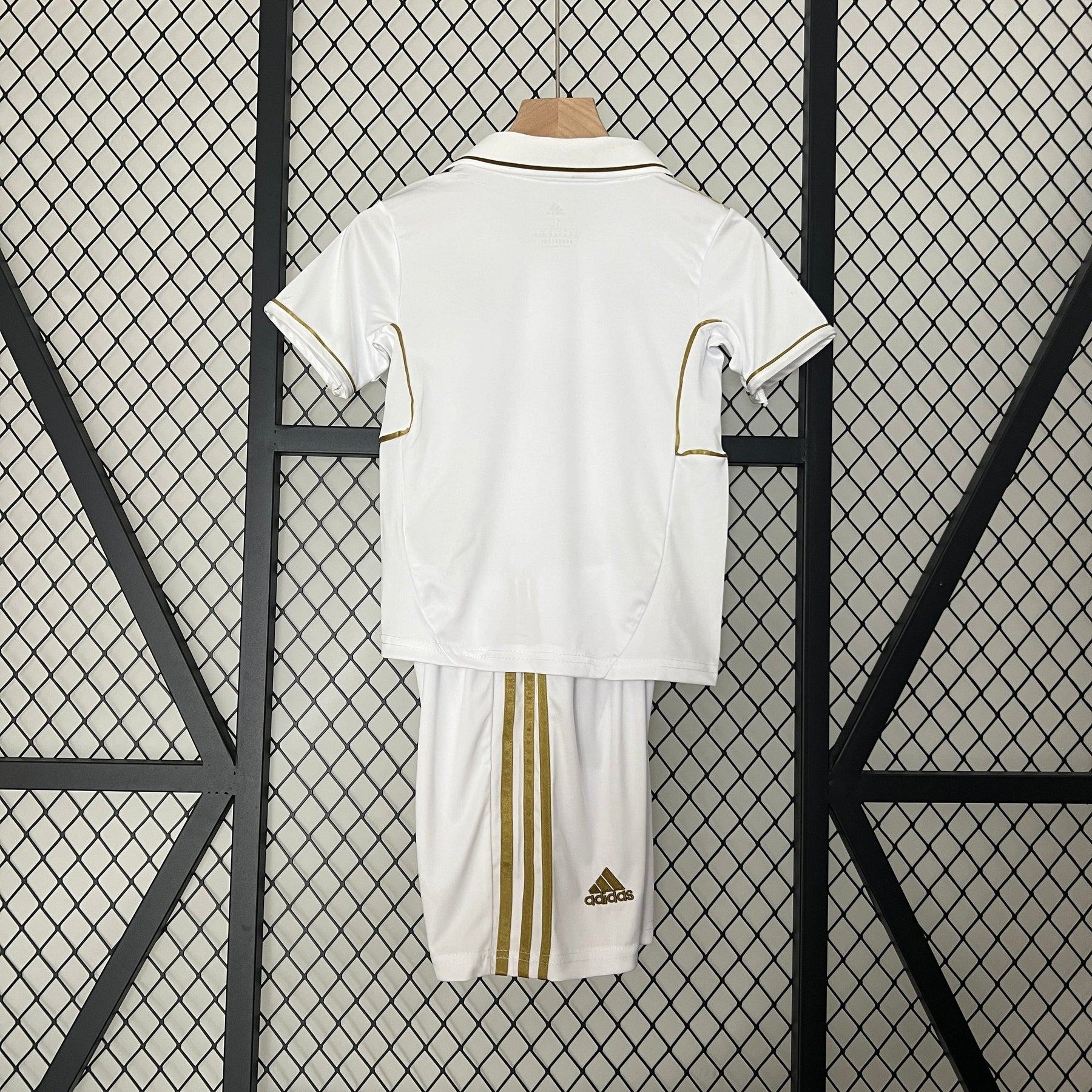 KIT INFANTIL RETRÔ REAL MADRID HOME 11/12