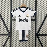 KIT INFANTIL RETRÔ REAL MADRID HOME 12/13