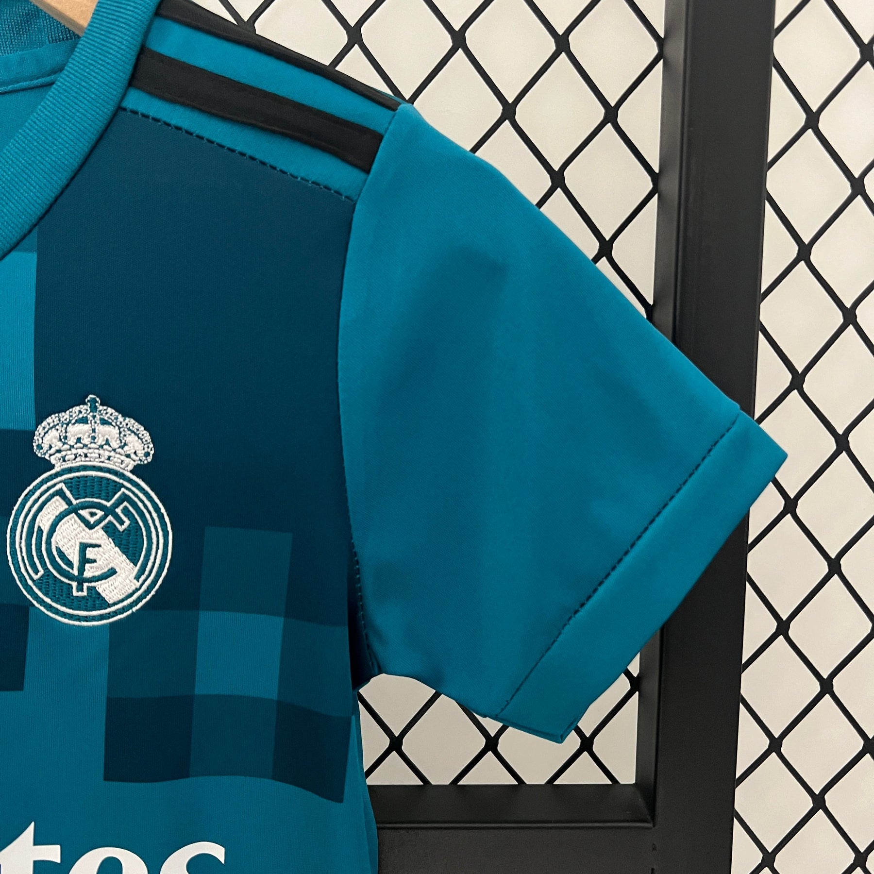KIT INFANTIL RETRÔ REAL MADRID AWAY 17/18