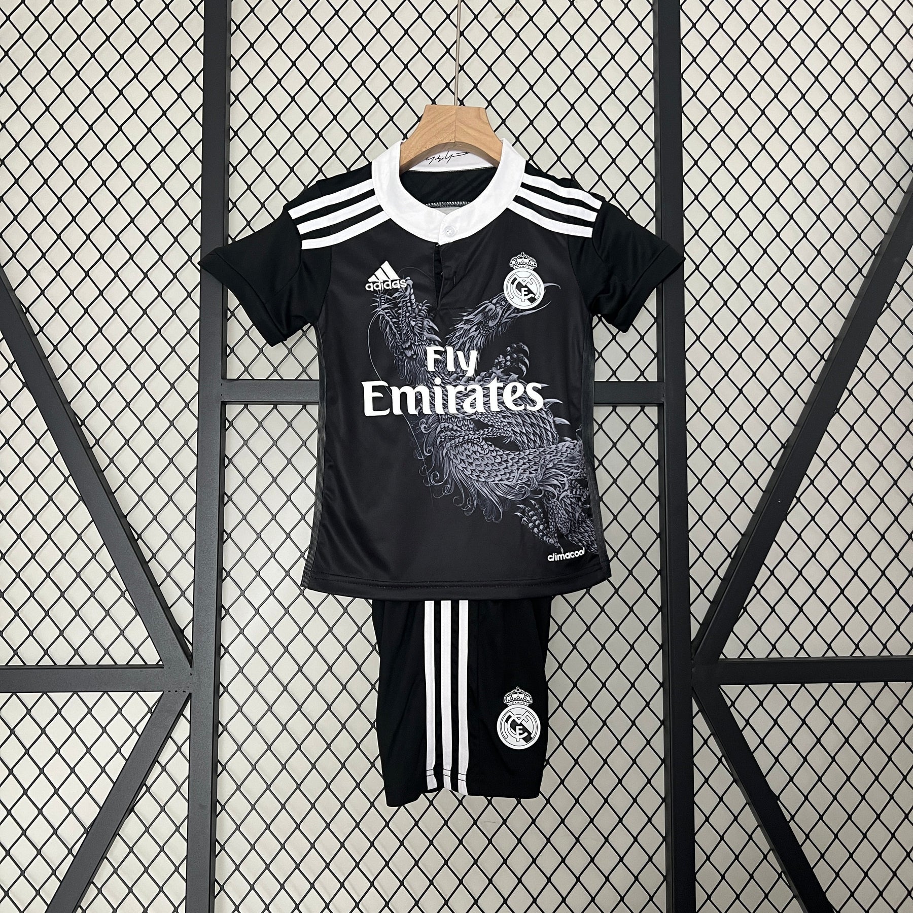 KIT INFANTIL RETRÔ REAL MADRID THIRD 14/15