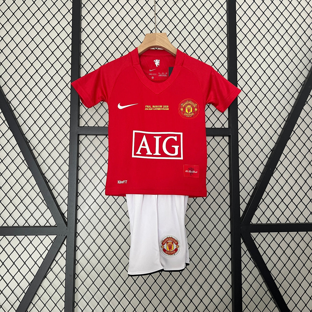 KIT INFANTIL RETRÔ MANCHESTER UNITED HOME 08/09