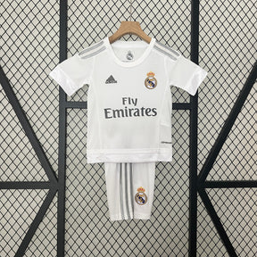 KIT INFANTIL RETRÔ REAL MADRID HOME 15/16