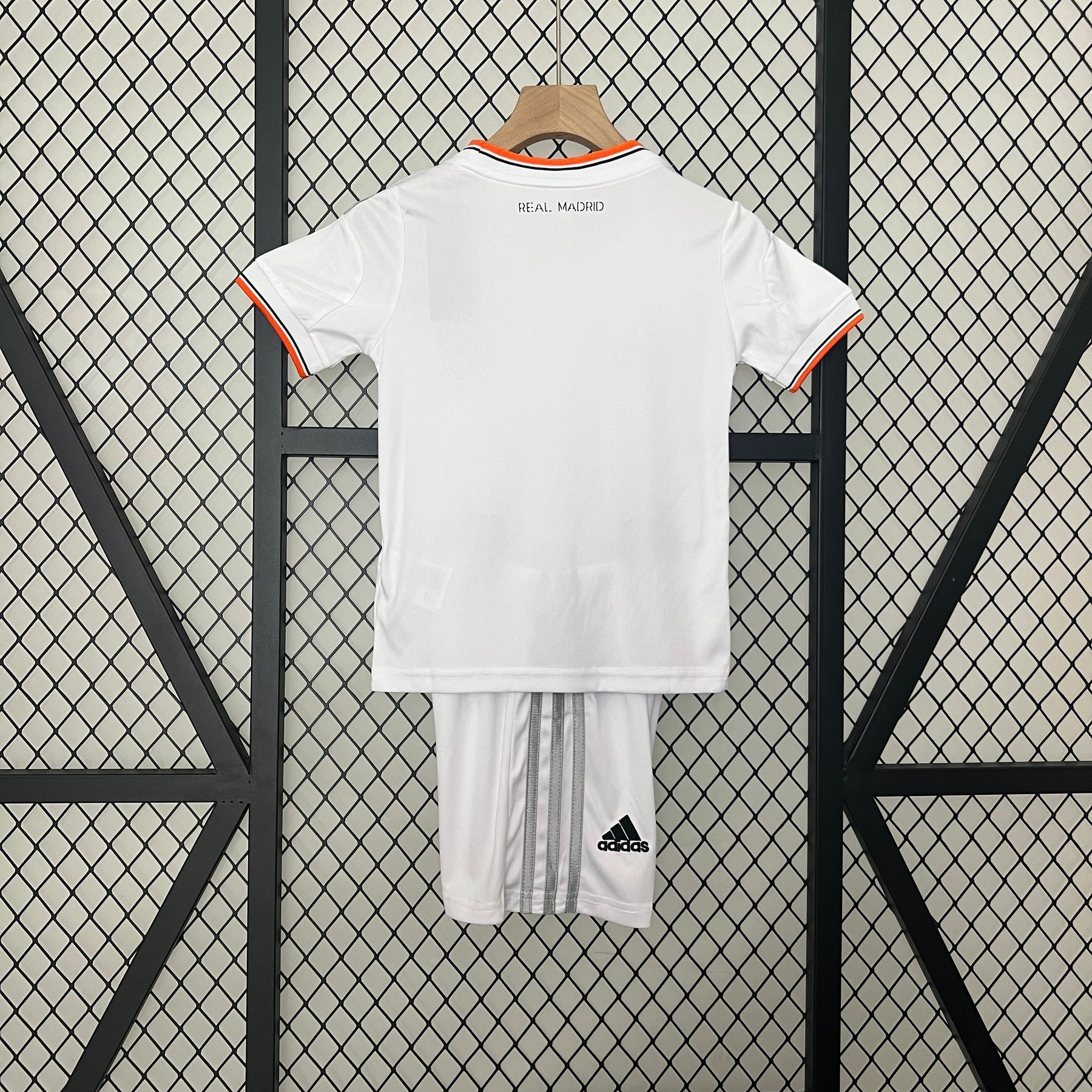 KIT INFANTIL RETRÔ REAL MADRID HOME 13/14