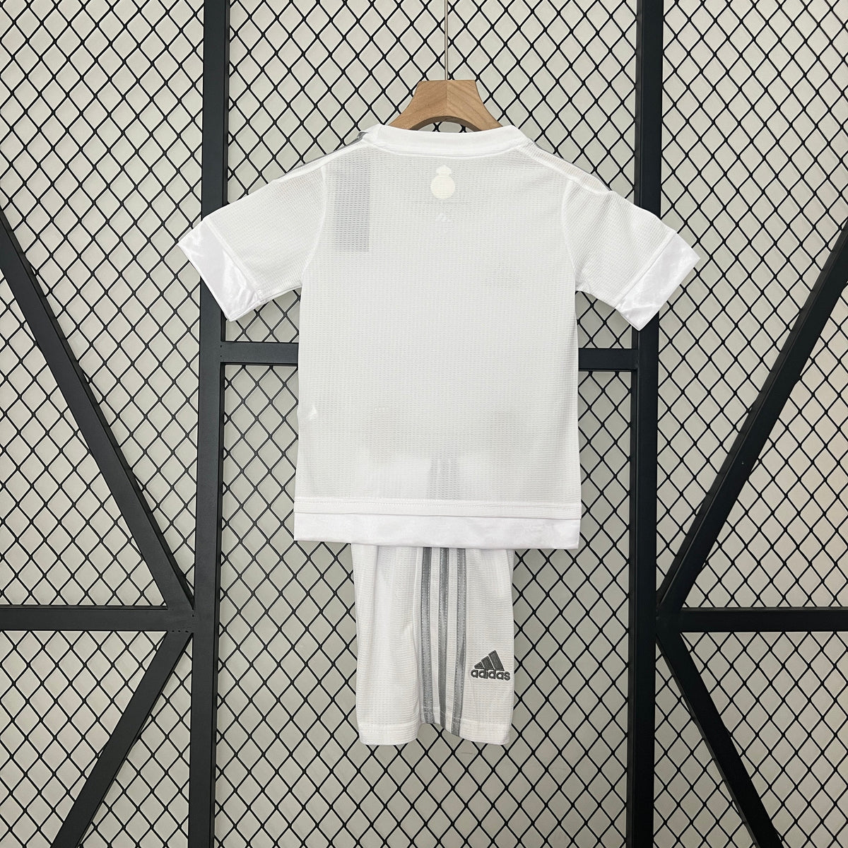 KIT INFANTIL RETRÔ REAL MADRID HOME 15/16