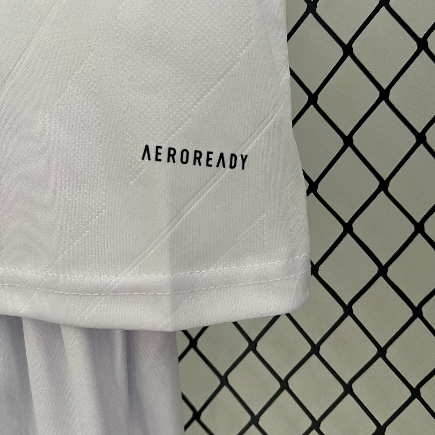 KIT INFANTIL RETRÔ REAL MADRID HOME 17/18