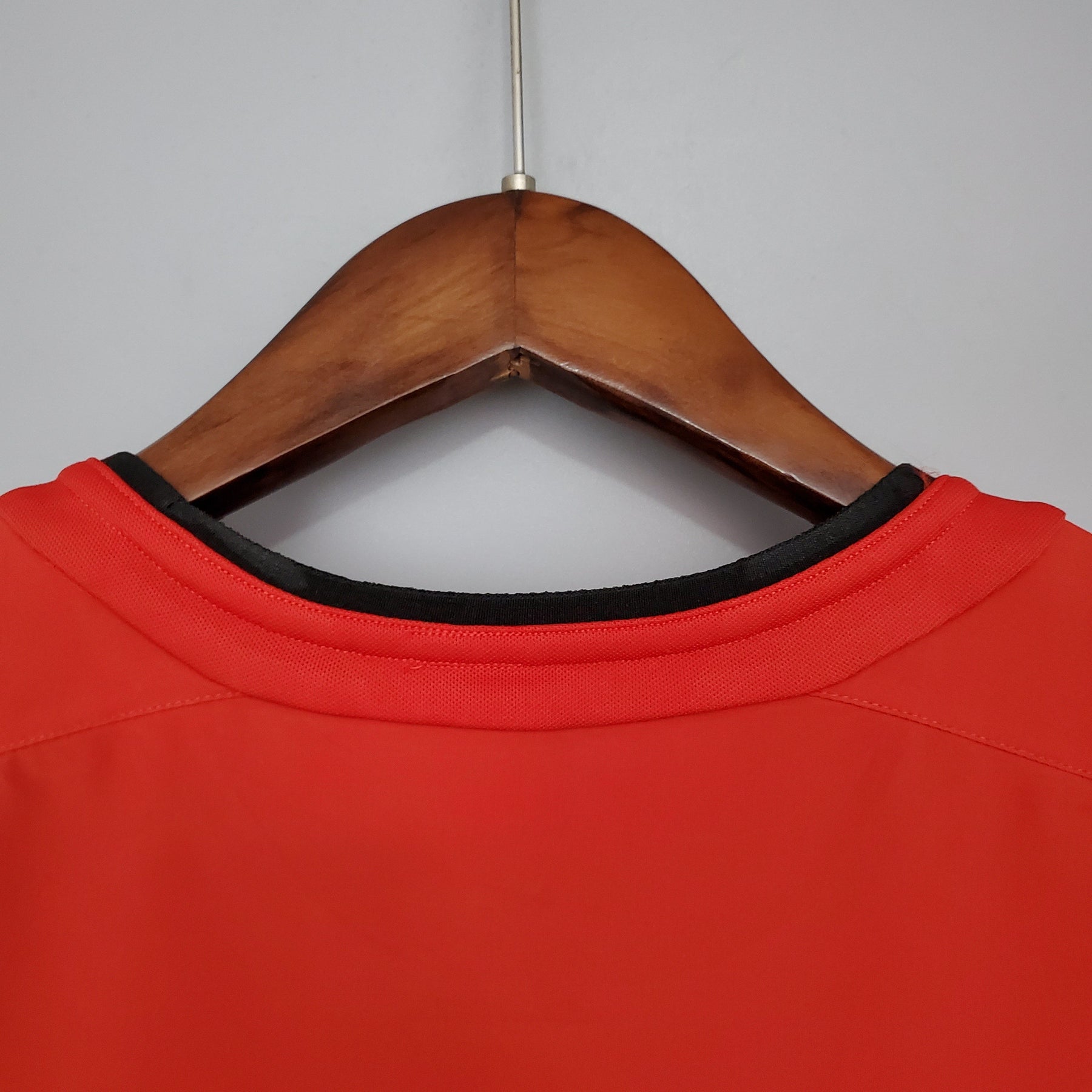 CAMISA RETRÔ MANCHESTER UNITED HOME 02/04