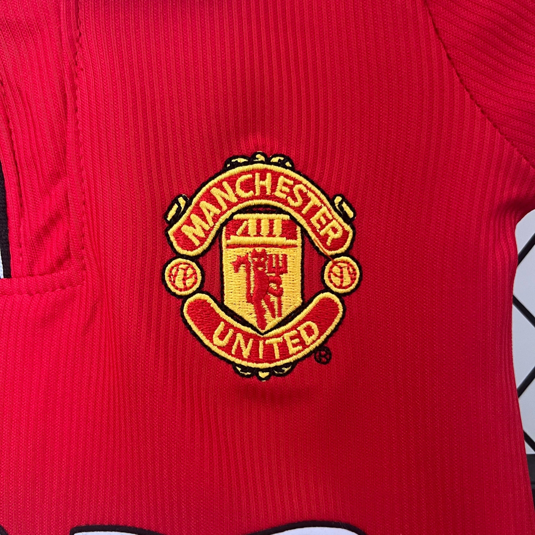 KIT INFANTIL RETRÔ MANCHESTER UNITED HOME 98/99