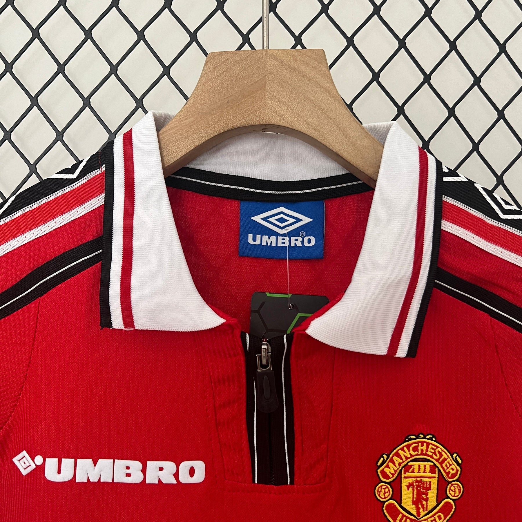 KIT INFANTIL RETRÔ MANCHESTER UNITED HOME 98/99