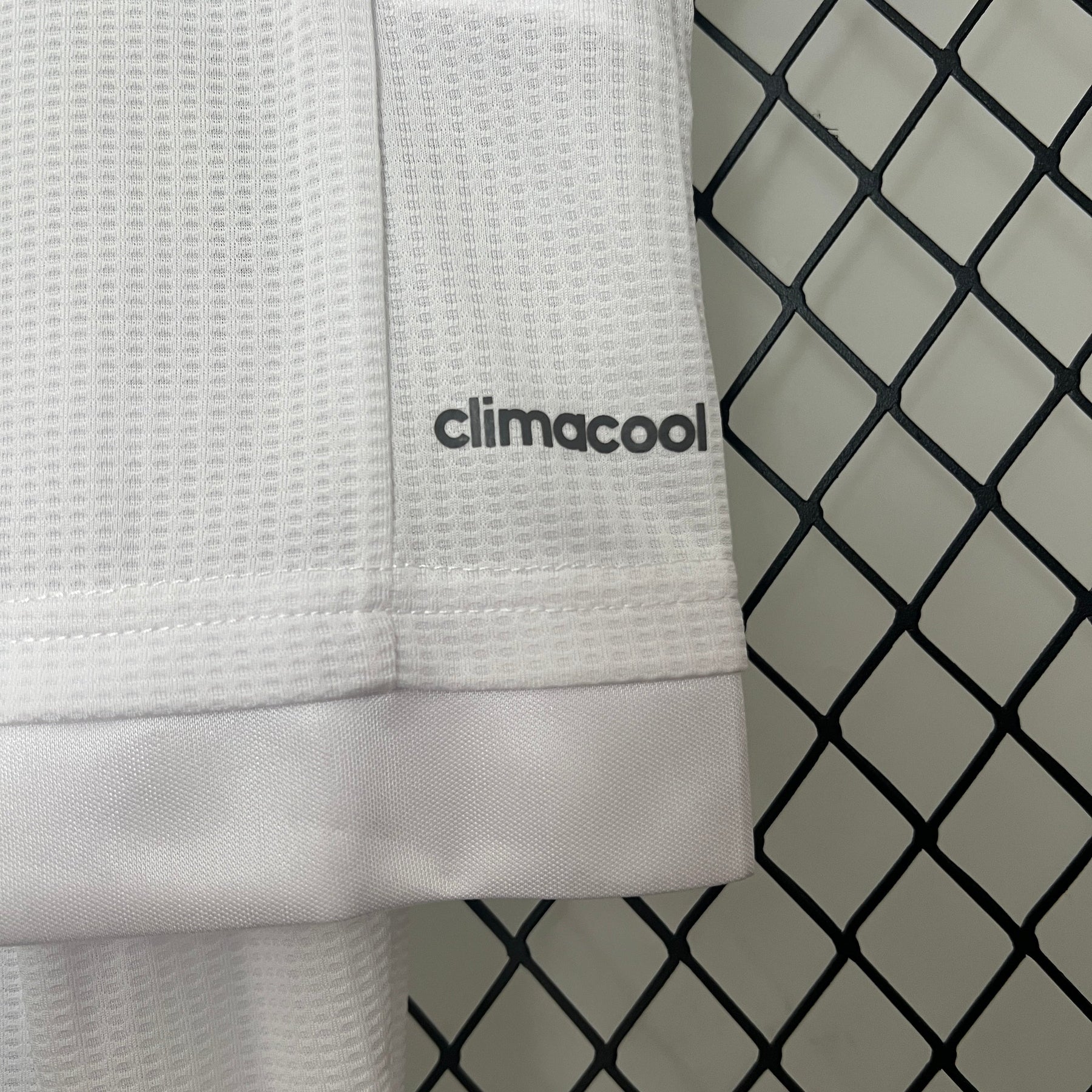 KIT INFANTIL RETRÔ REAL MADRID HOME 15/16