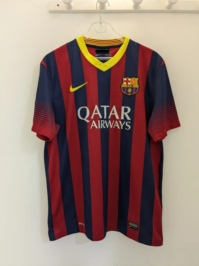 CAMISA RETRÔ BARCELONA HOME 2013/14 GRENÁ MASCULINA + CHAVEIRO ESPECIAL DE BRINDE