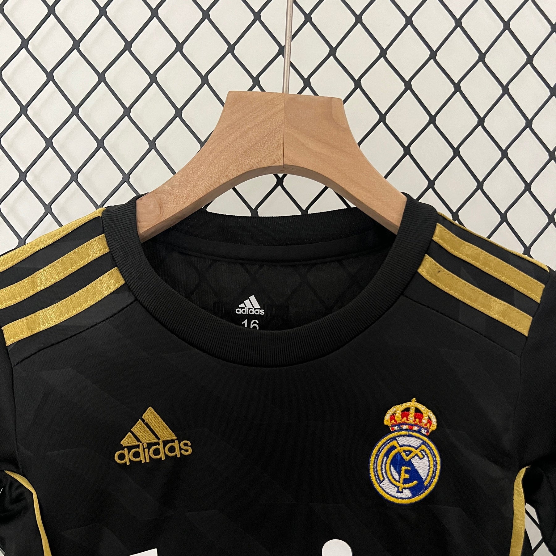 KIT INFANTIL RETRÔ REAL MADRID AWAY 11/12