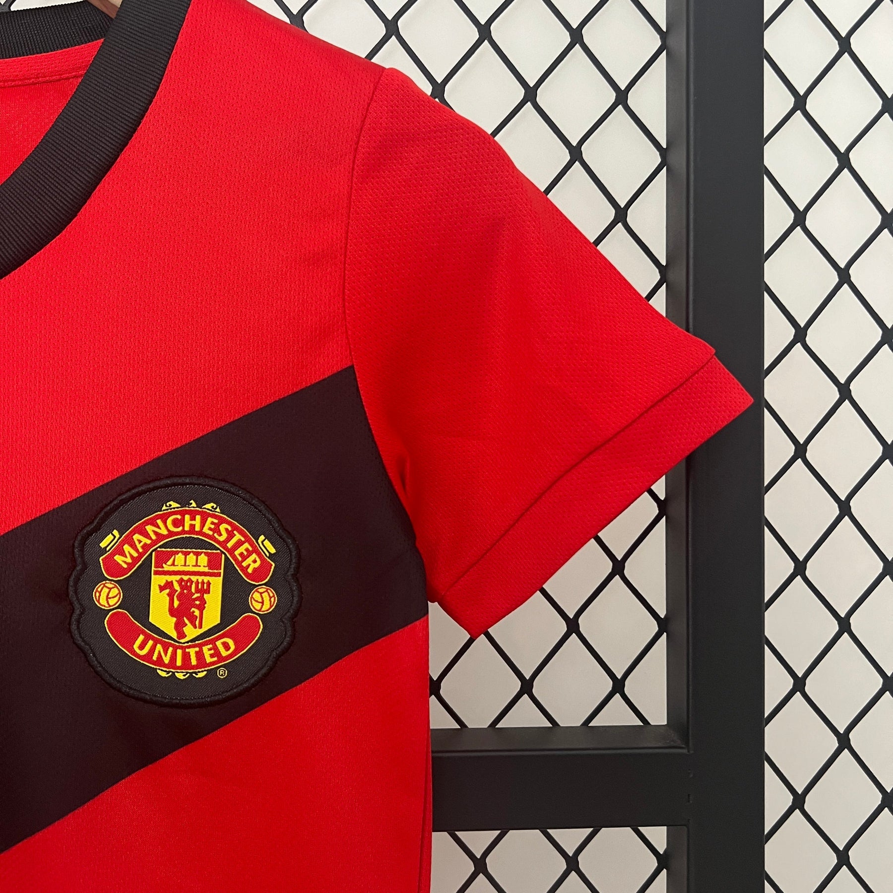 KIT INFANTIL RETRÔ MANCHESTER UNITED HOME 09/10