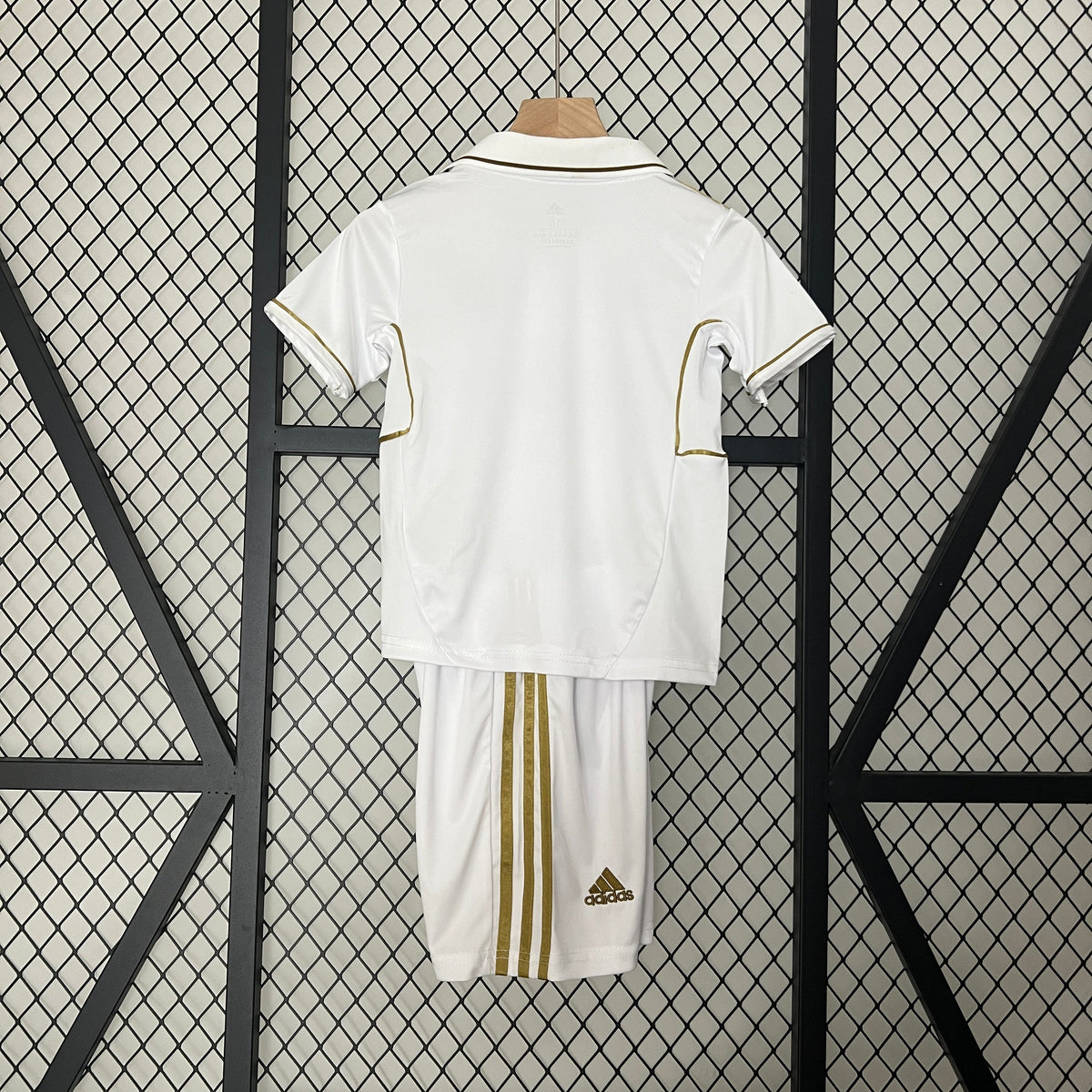 KIT INFANTIL RETRÔ REAL MADRID HOME 11/12