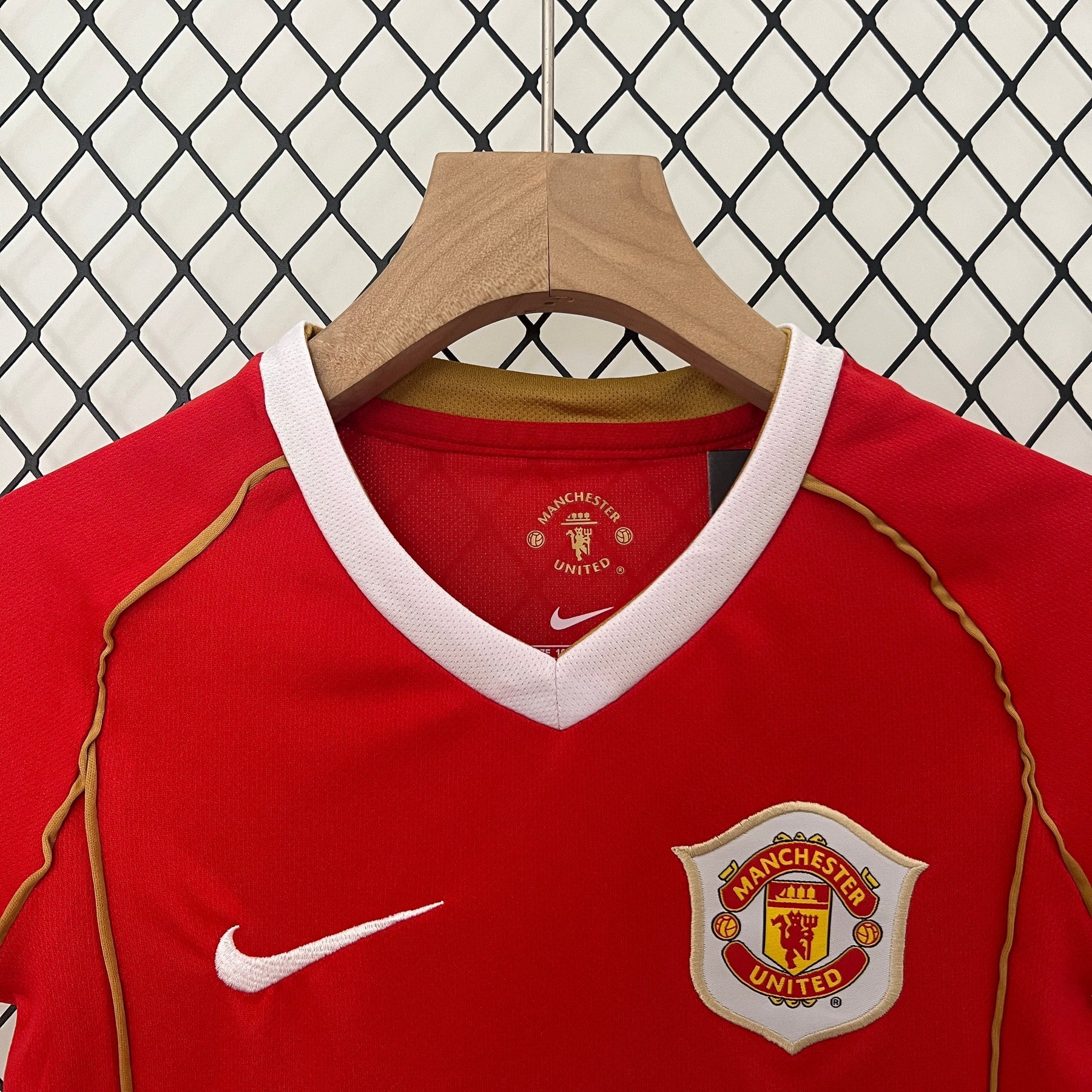 KIT INFANTIL RETRÔ MANCHESTER UNITED HOME 06/07