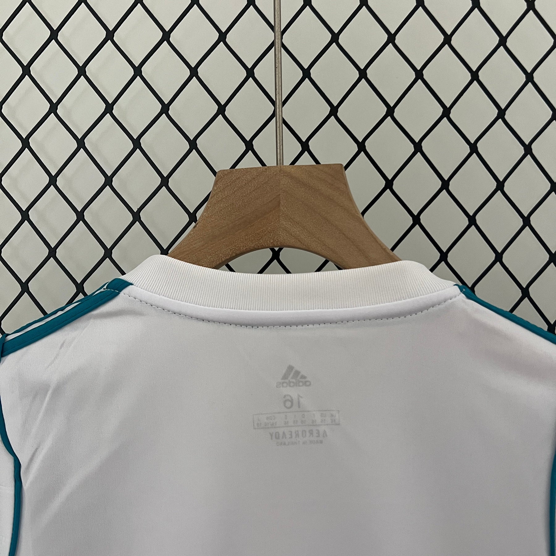 KIT INFANTIL RETRÔ REAL MADRID HOME 17/18